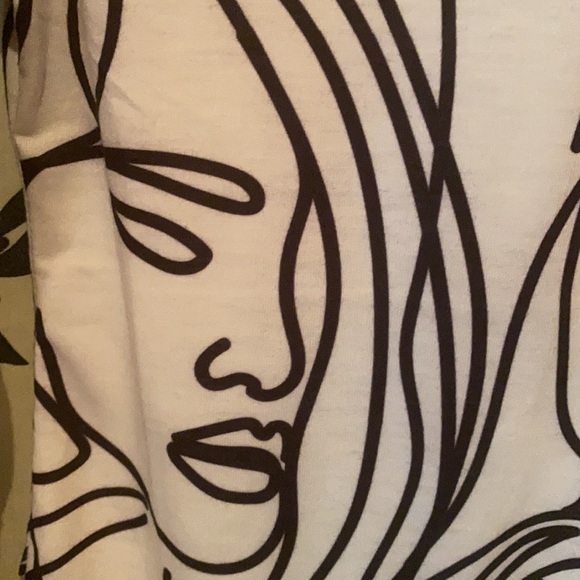 Pretty Little Thing White Slinky Abstract Face Print Bodysuit - Picture 10 of 16